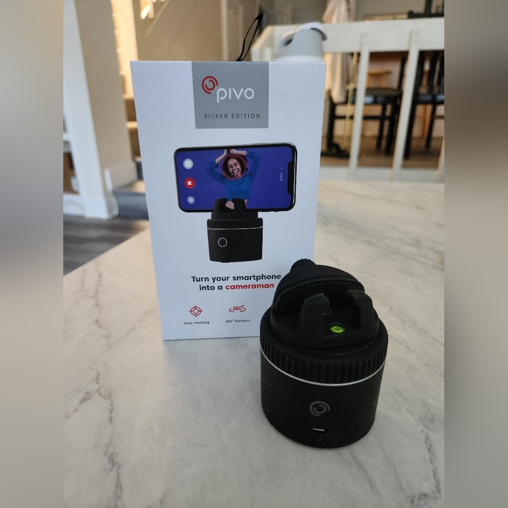 Pivo Pod (Silver Edition) Auto-tracking Tripod